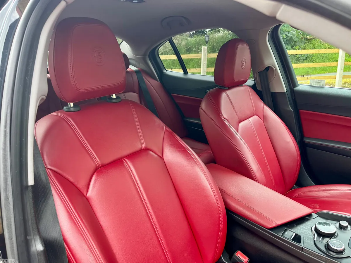 Alfa Romeo Giulia Saloon, Diesel, 2017, Black