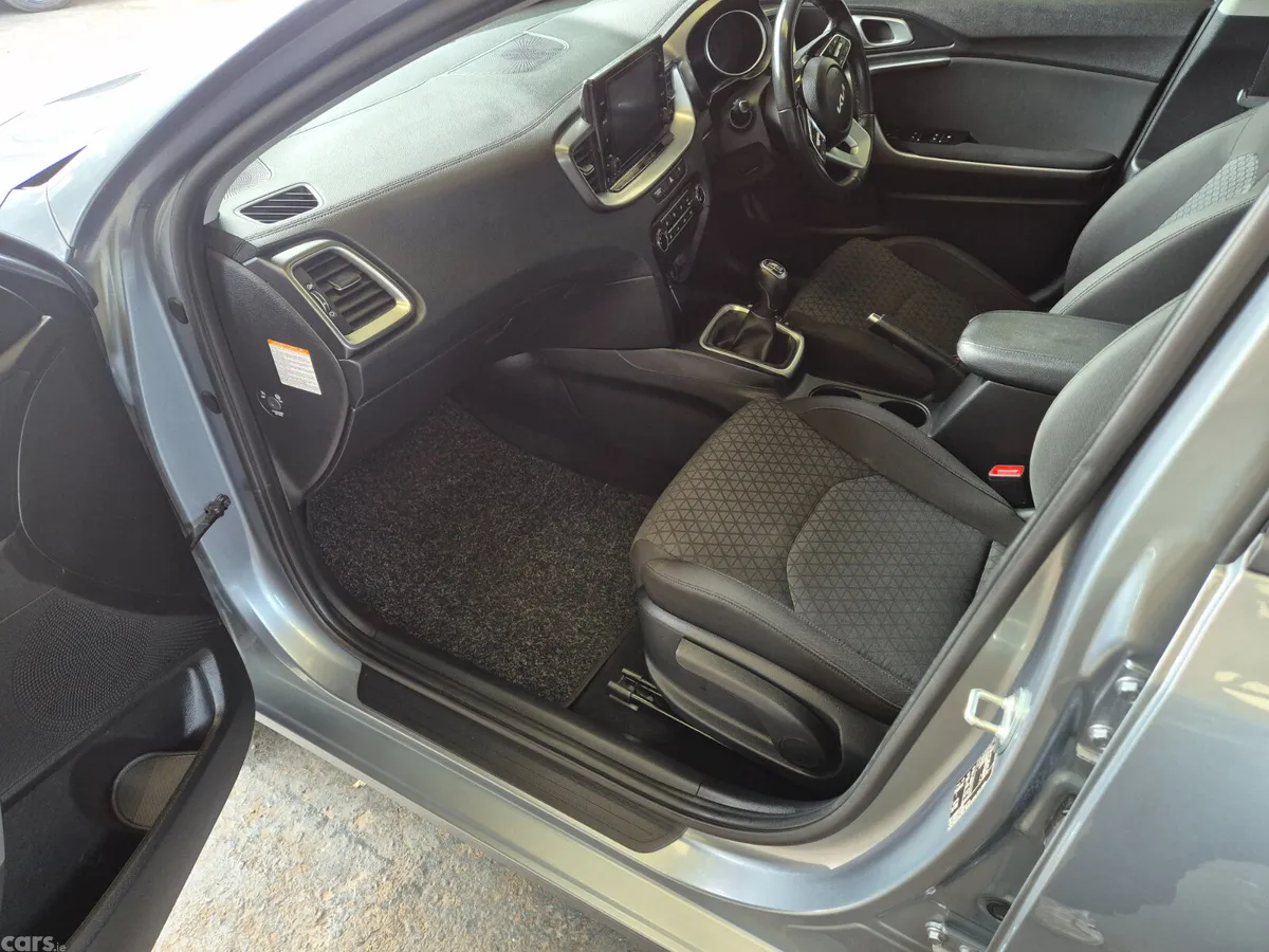 Kia Ceed Hatchback, Diesel Hybrid, 2023, Grey