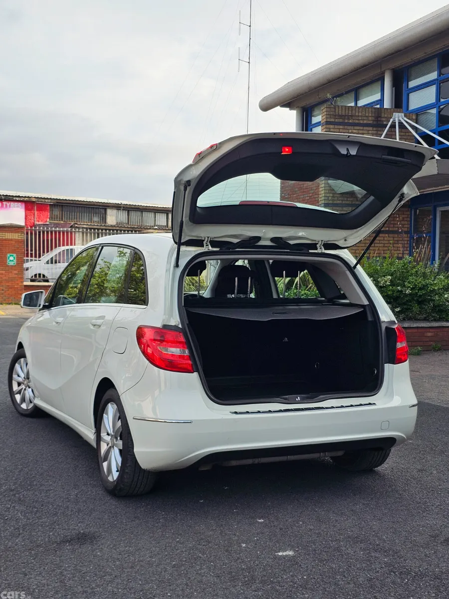 Mercedes-Benz B-Class MPV, Petrol, 2013, White