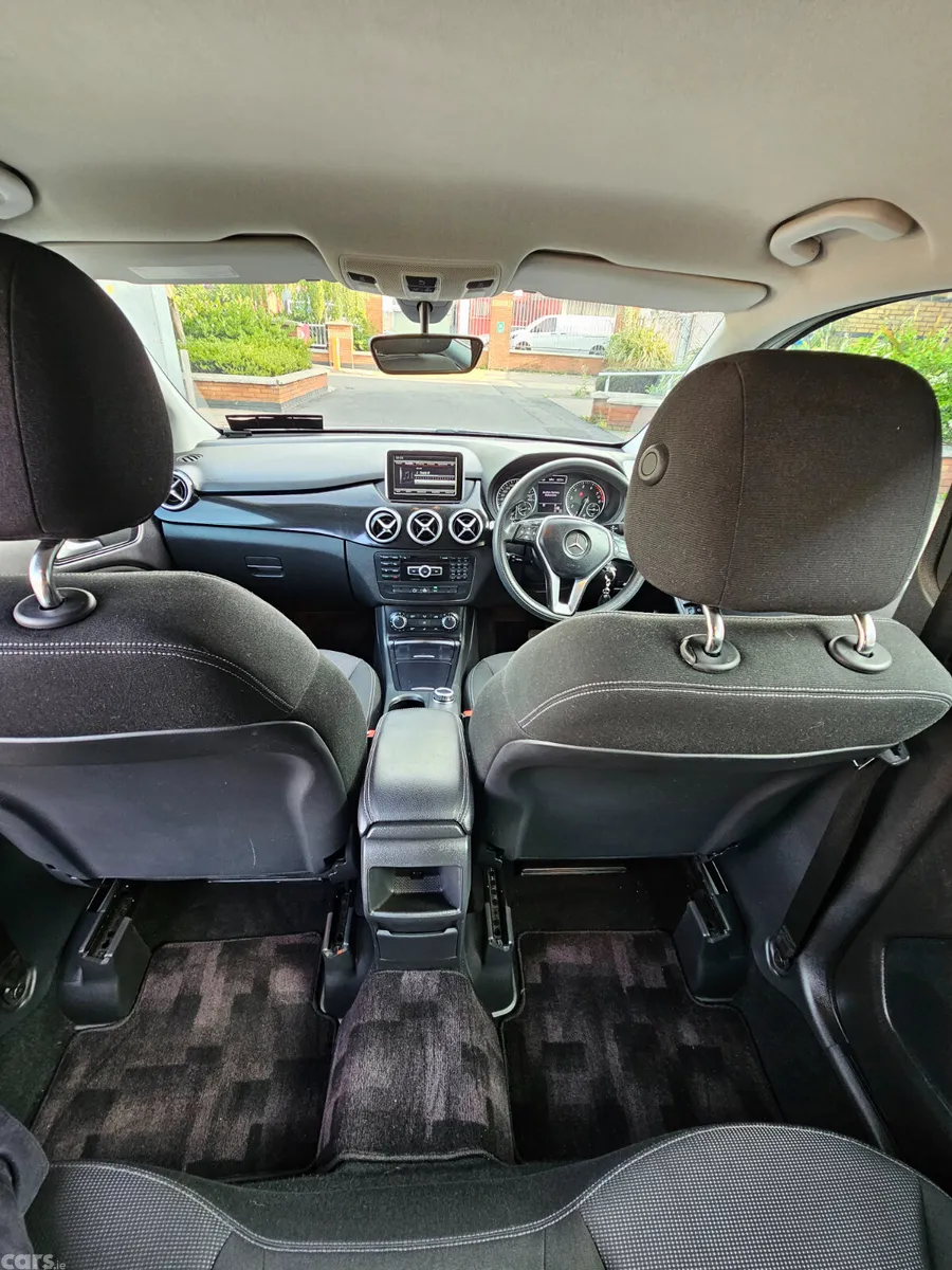 Mercedes-Benz B-Class MPV, Petrol, 2013, White