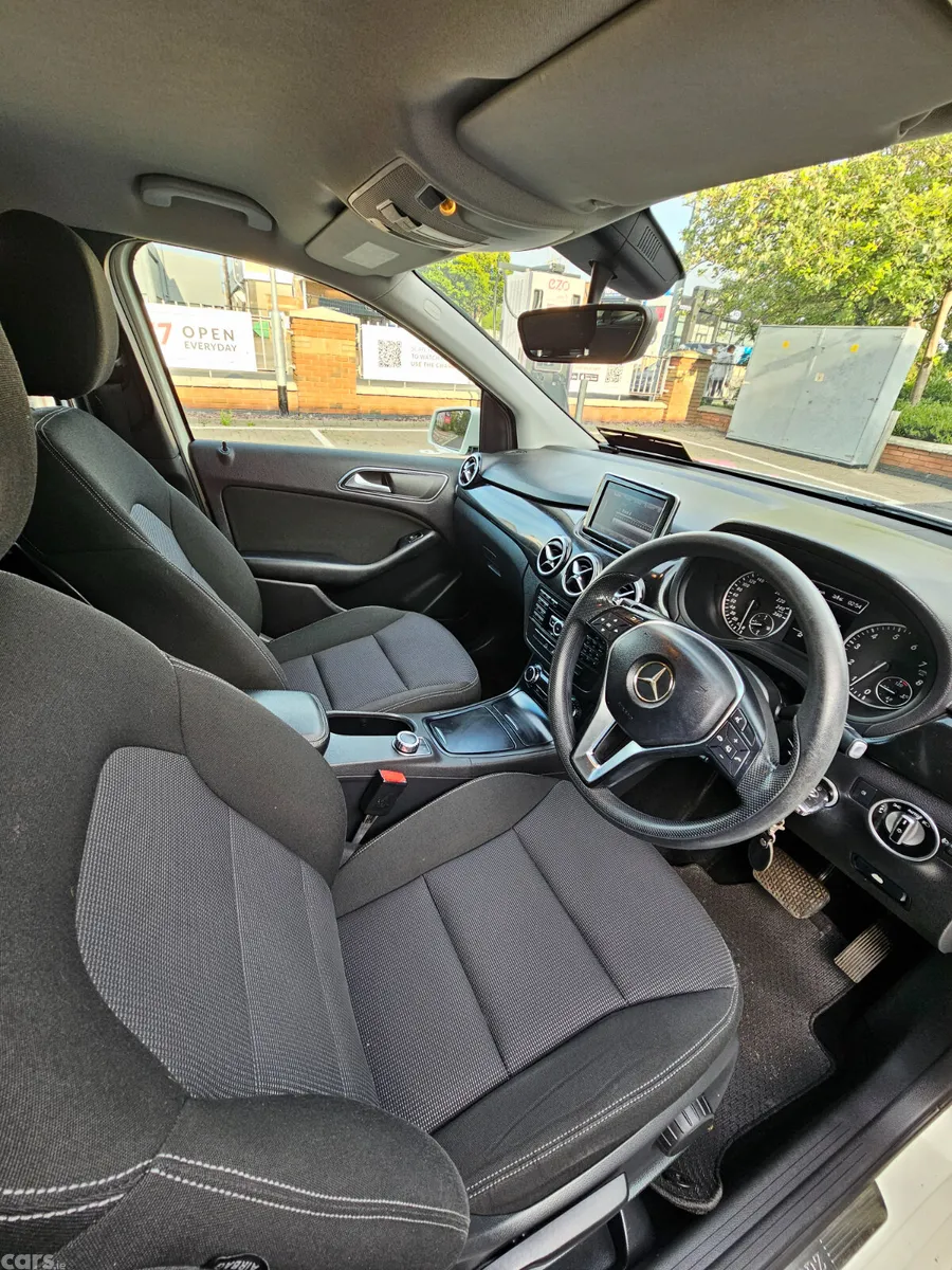 Mercedes-Benz B-Class MPV, Petrol, 2013, White