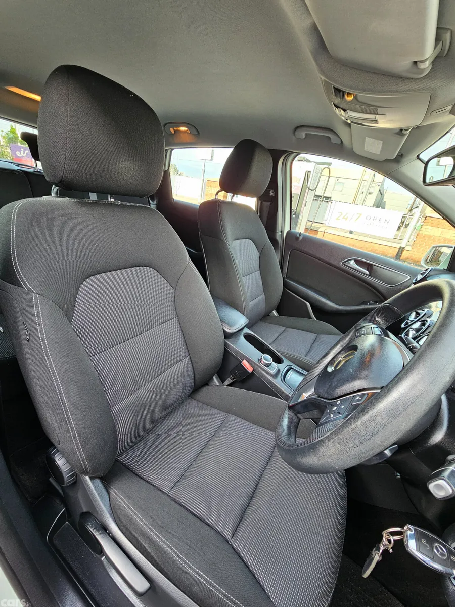 Mercedes-Benz B-Class MPV, Petrol, 2013, White