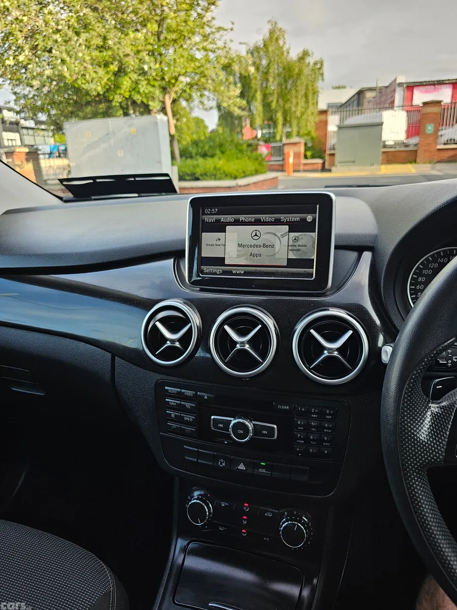 Mercedes-Benz B-Class MPV, Petrol, 2013, White
