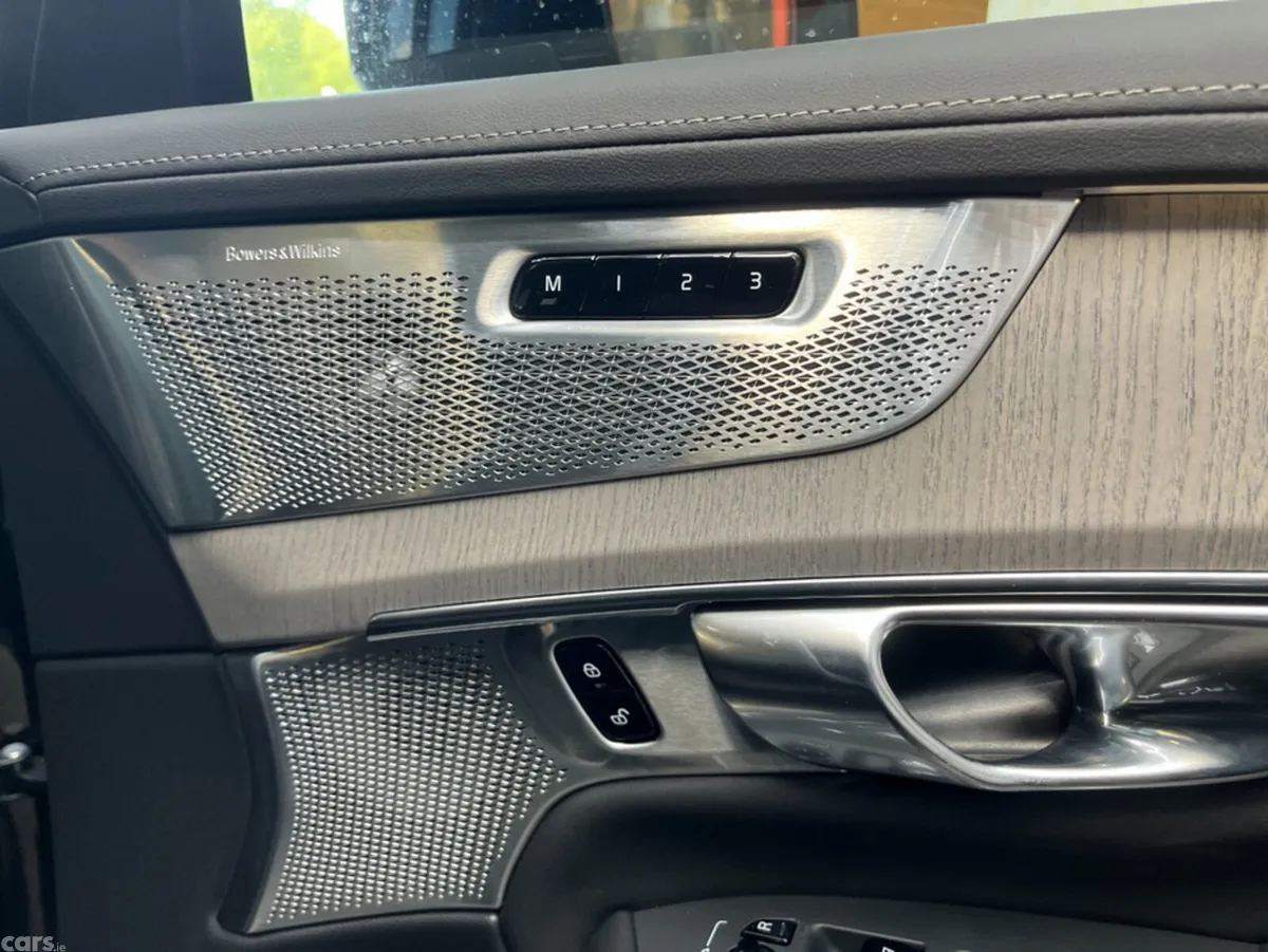 Volvo XC90 SUV, Petrol Plug-in Hybrid, 2025, Black