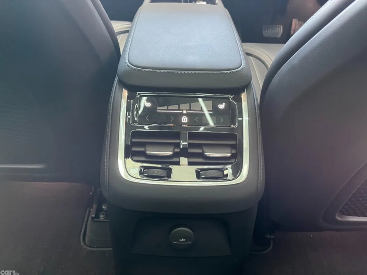 Volvo XC90 SUV, Petrol Plug-in Hybrid, 2025, Black