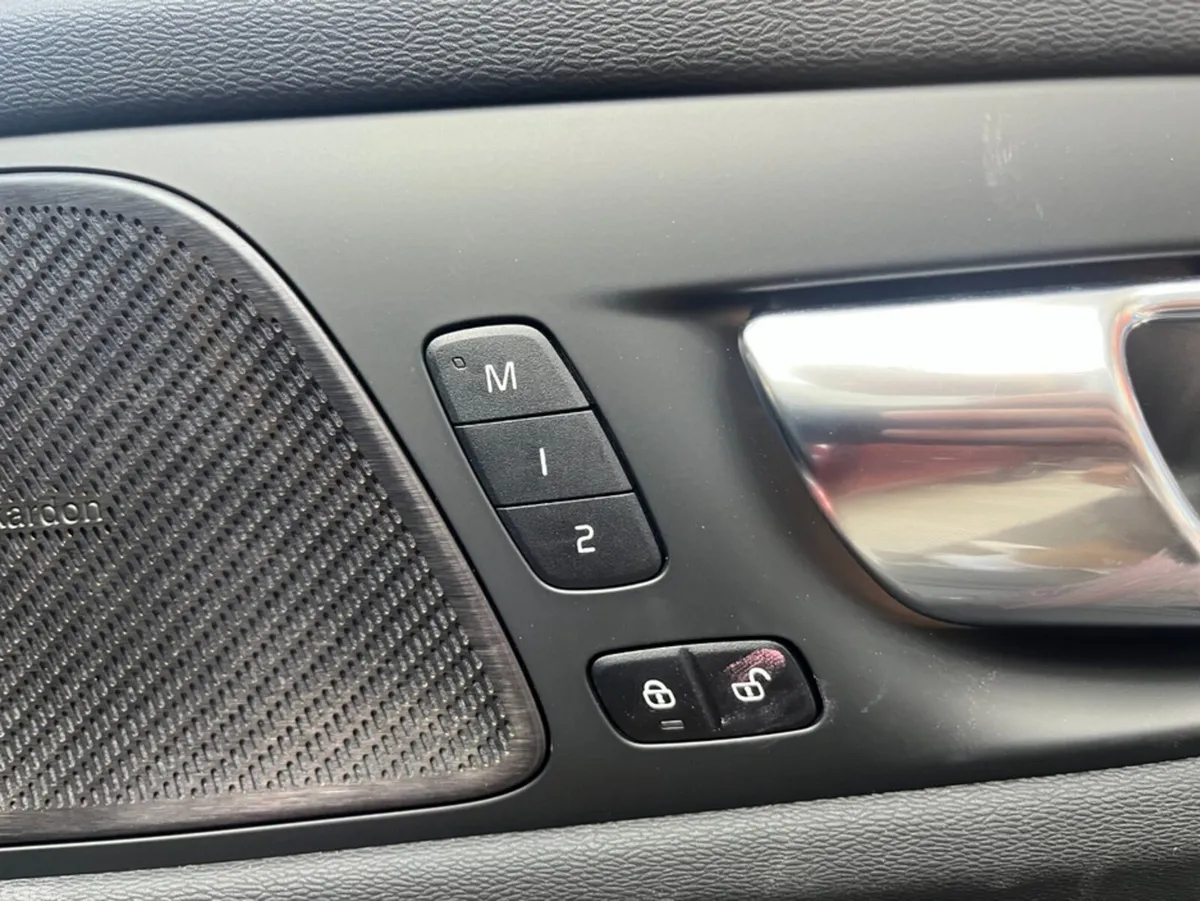 Volvo V60 Estate, Petrol Plug-in Hybrid, 2023, Red