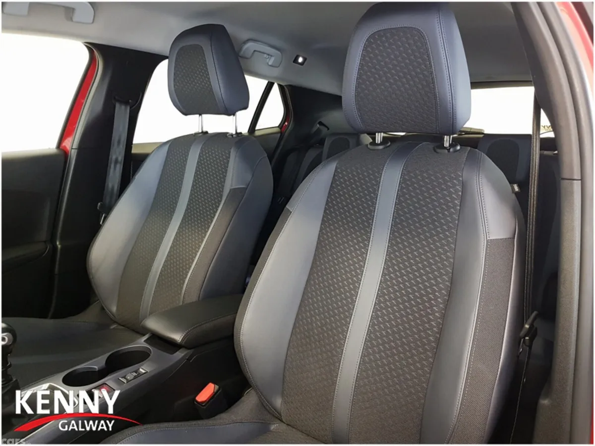 Peugeot 2008 MPV, Diesel, 2020, Red