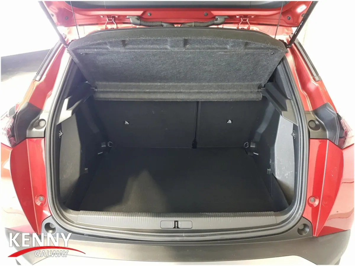 Peugeot 2008 MPV, Diesel, 2020, Red
