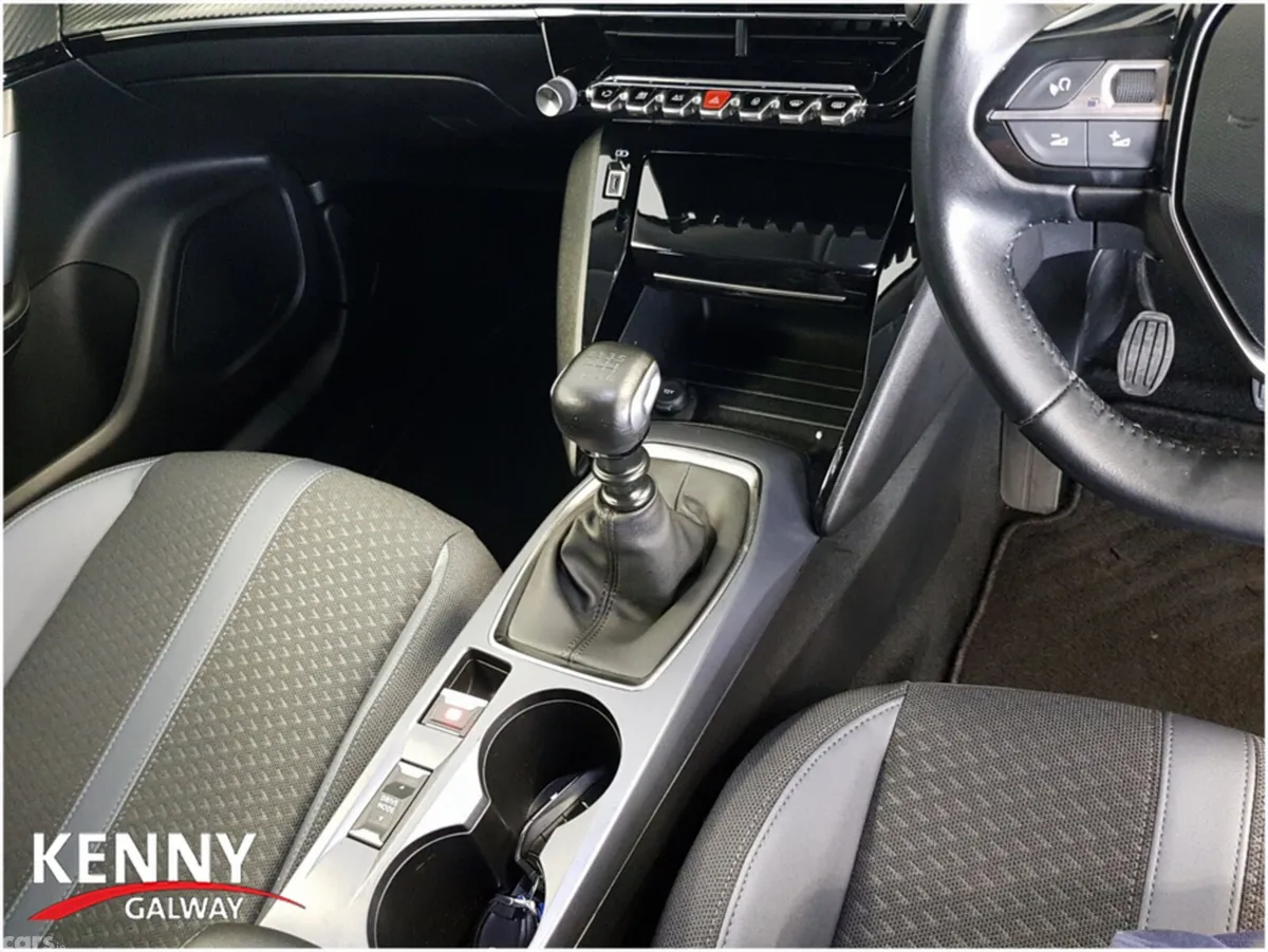 Peugeot 2008 MPV, Diesel, 2020, Red