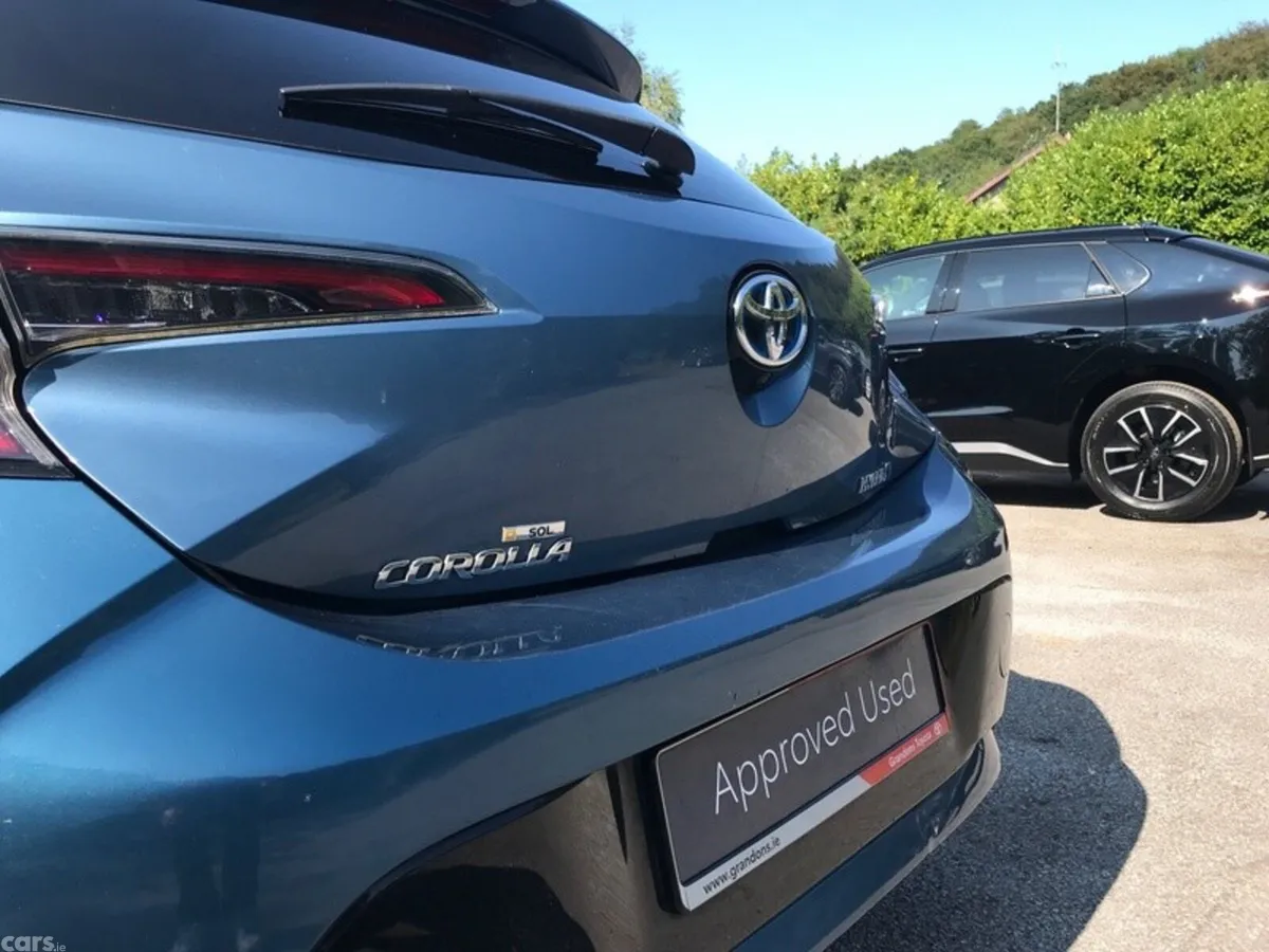 Toyota Corolla Hatchback, Petrol Hybrid, 2022, Blue