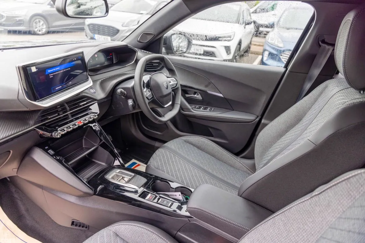 Peugeot 2008 MPV, Petrol Hybrid, 2026, Black