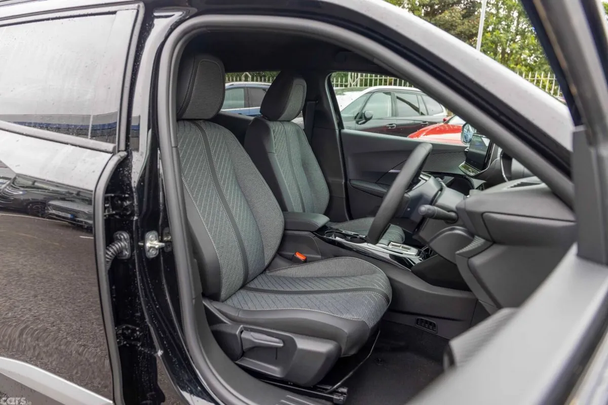 Peugeot 2008 MPV, Petrol Hybrid, 2026, Black