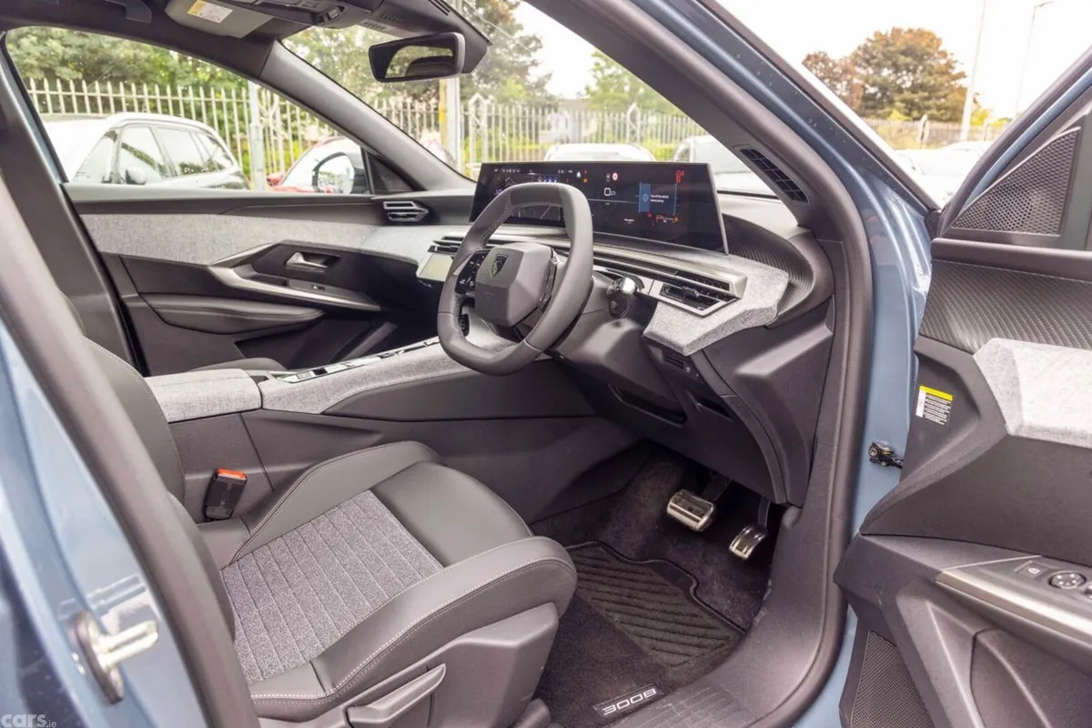 Peugeot 3008 MPV, Petrol, 2026, Blue