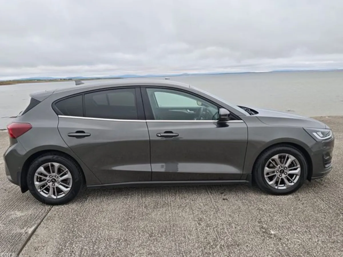 Ford Focus Hatchback, Diesel, 2024, Grey