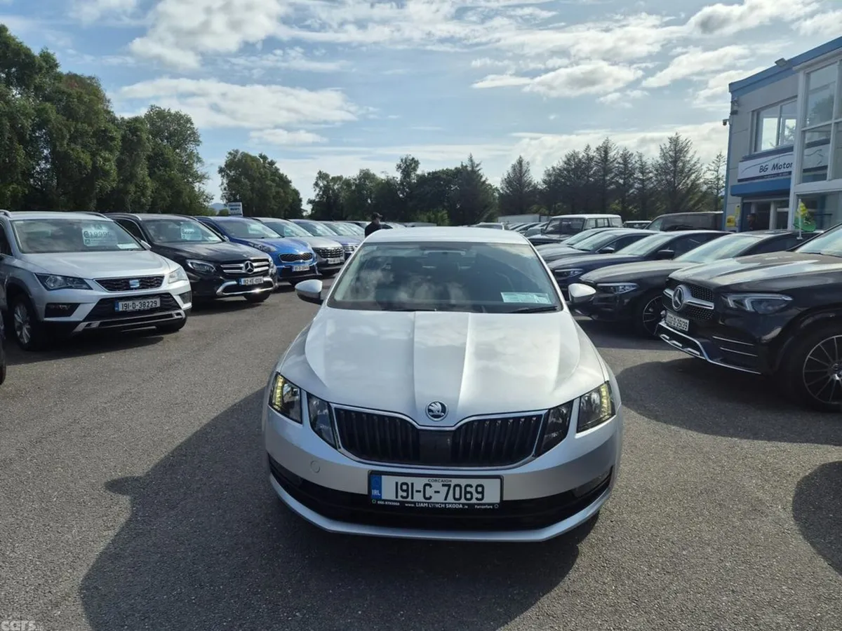Skoda Octavia Saloon, Diesel, 2019, Grey