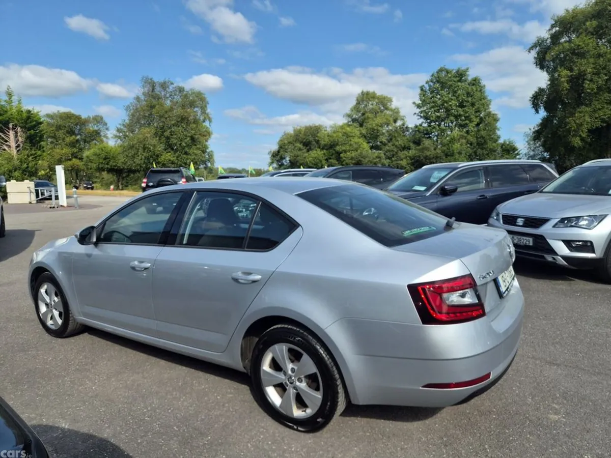 Skoda Octavia Saloon, Diesel, 2019, Grey