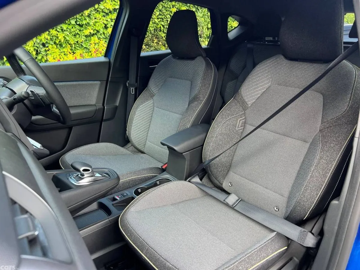 Renault Captur SUV, Petrol Hybrid, 2026, Blue