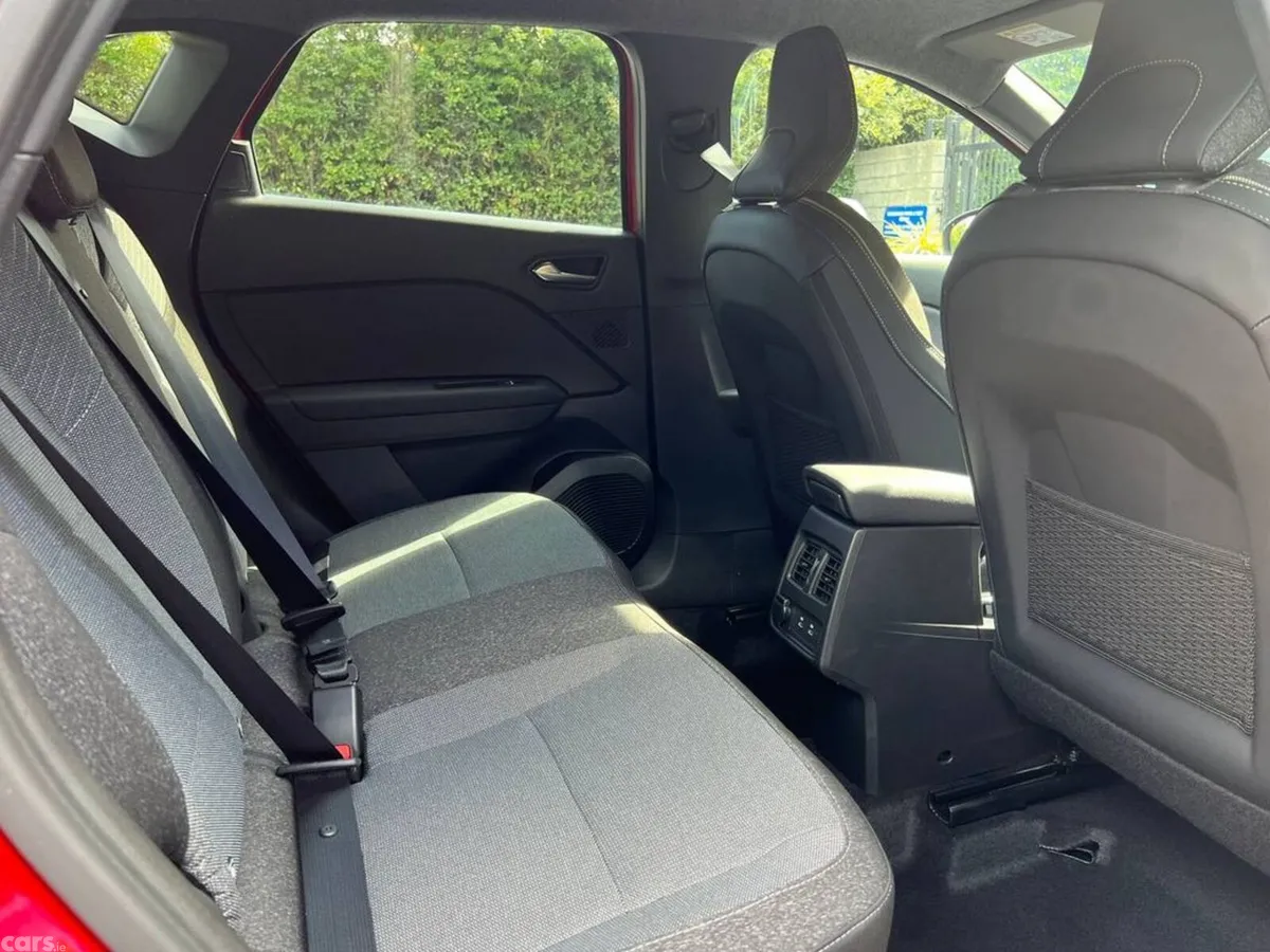Renault Captur SUV, Petrol Hybrid, 2026, Red
