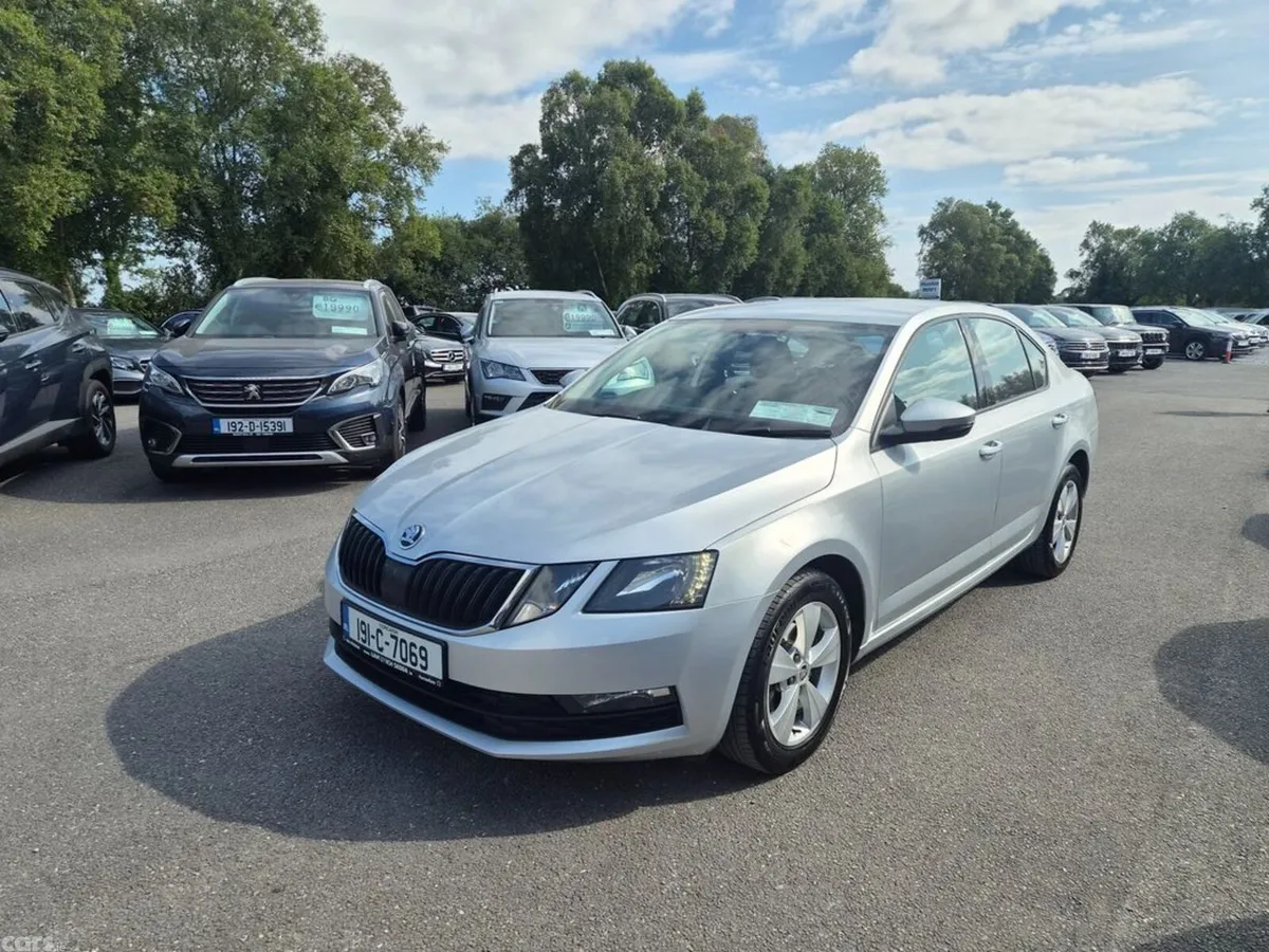 Skoda Octavia Saloon, Diesel, 2019, Grey