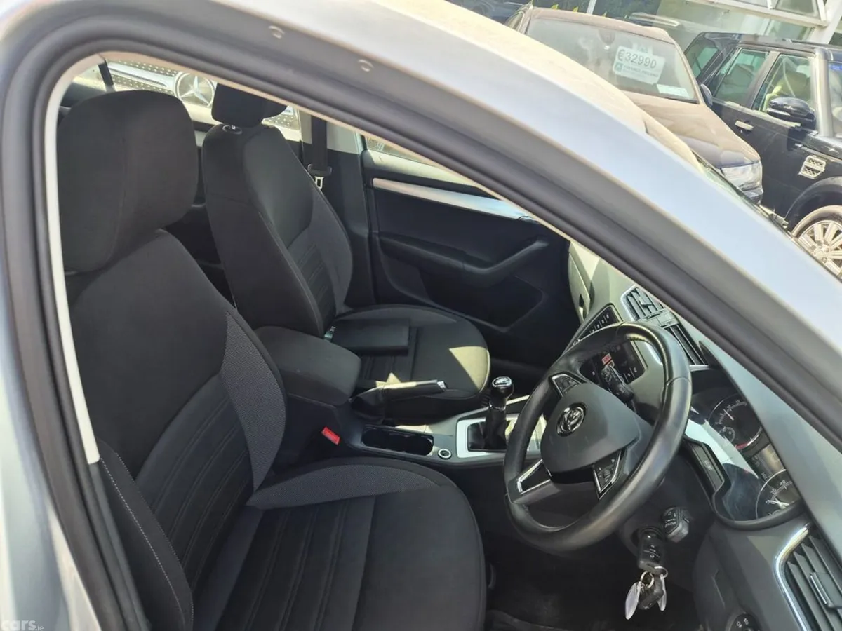 Skoda Octavia Saloon, Diesel, 2019, Grey