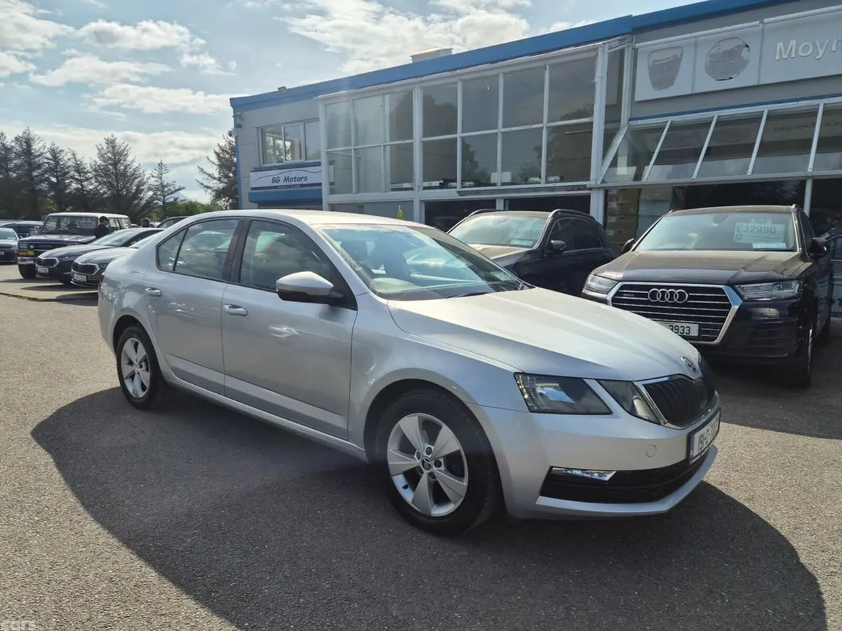 Skoda Octavia Saloon, Diesel, 2019, Grey