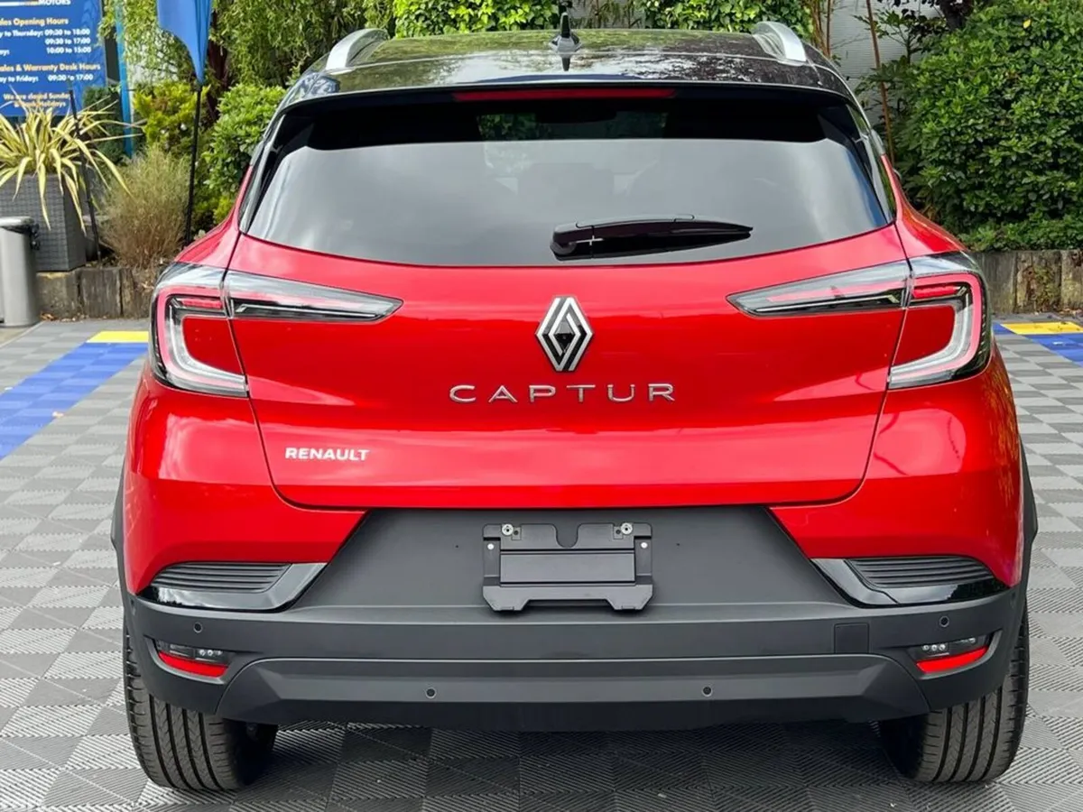 Renault Captur SUV, Petrol Hybrid, 2026, Red