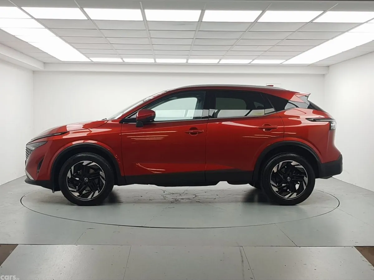 Nissan Qashqai MPV, Petrol Hybrid, 2025, Red