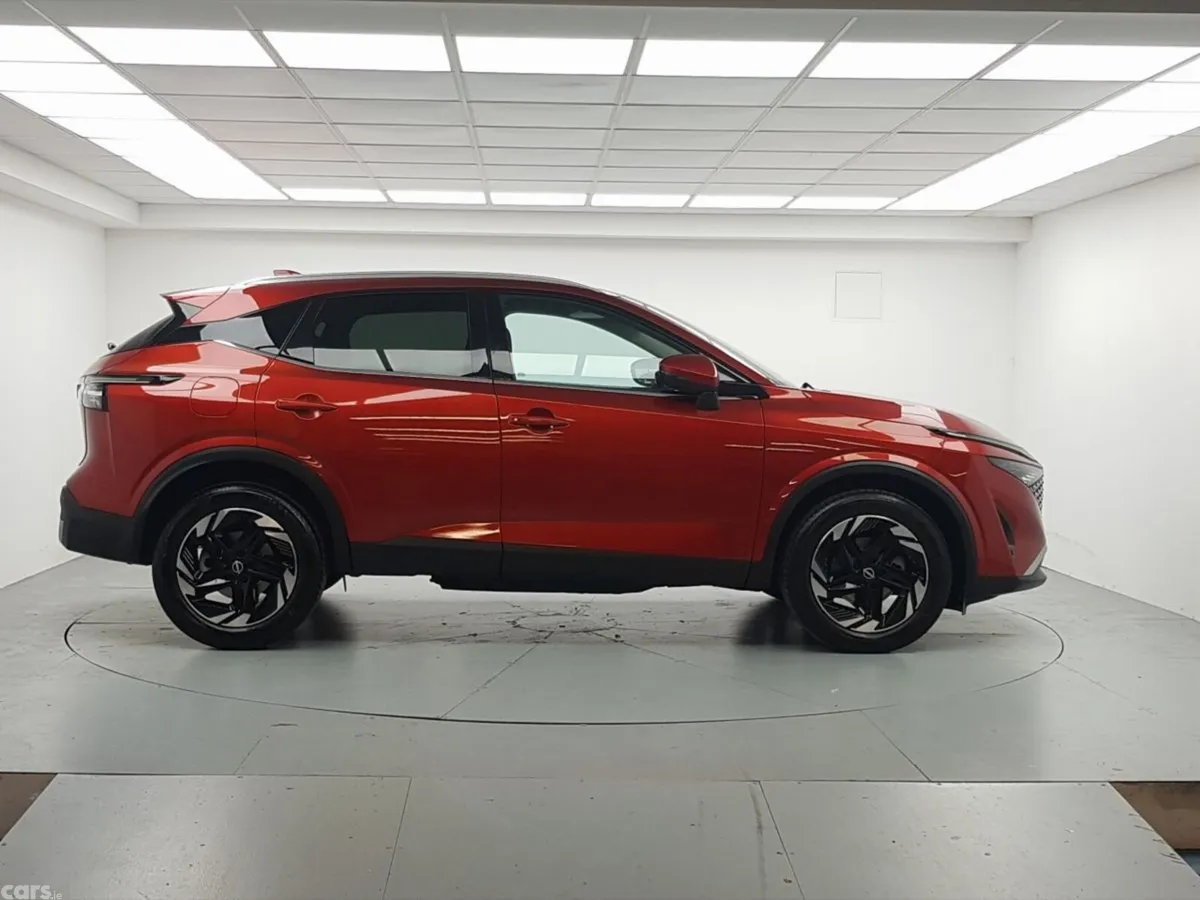 Nissan Qashqai MPV, Petrol Hybrid, 2025, Red