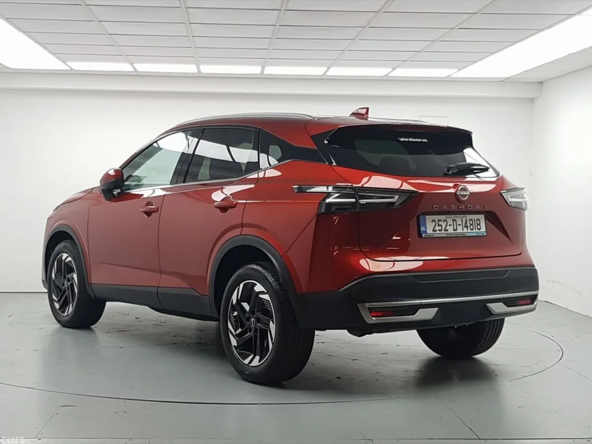 Nissan Qashqai MPV, Petrol Hybrid, 2025, Red