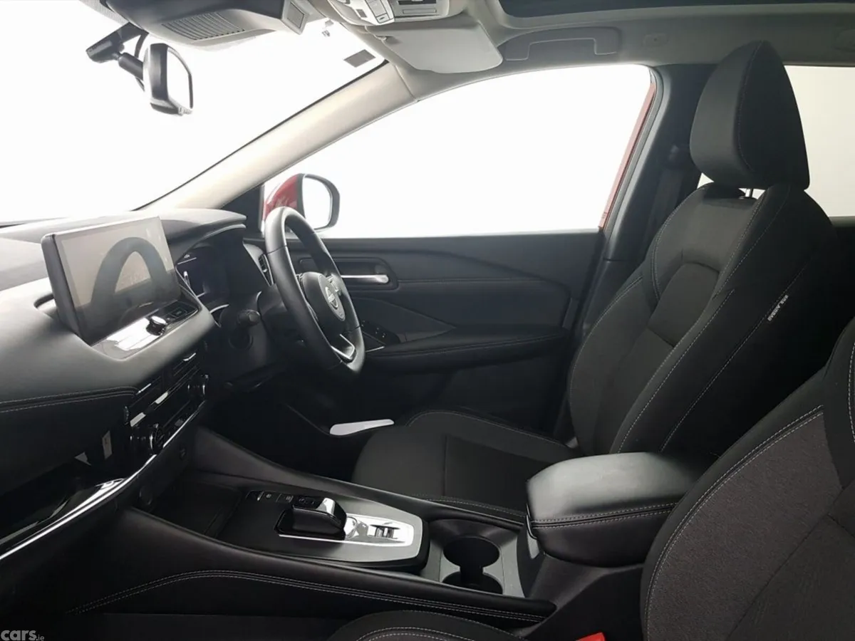 Nissan Qashqai MPV, Petrol, 2024, Red
