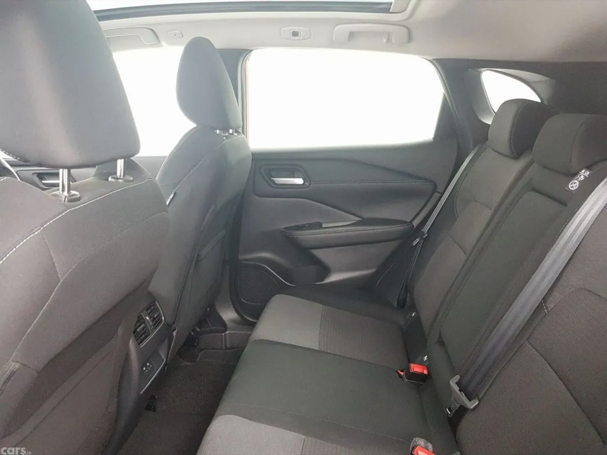 Nissan Qashqai MPV, Petrol, 2024, Red