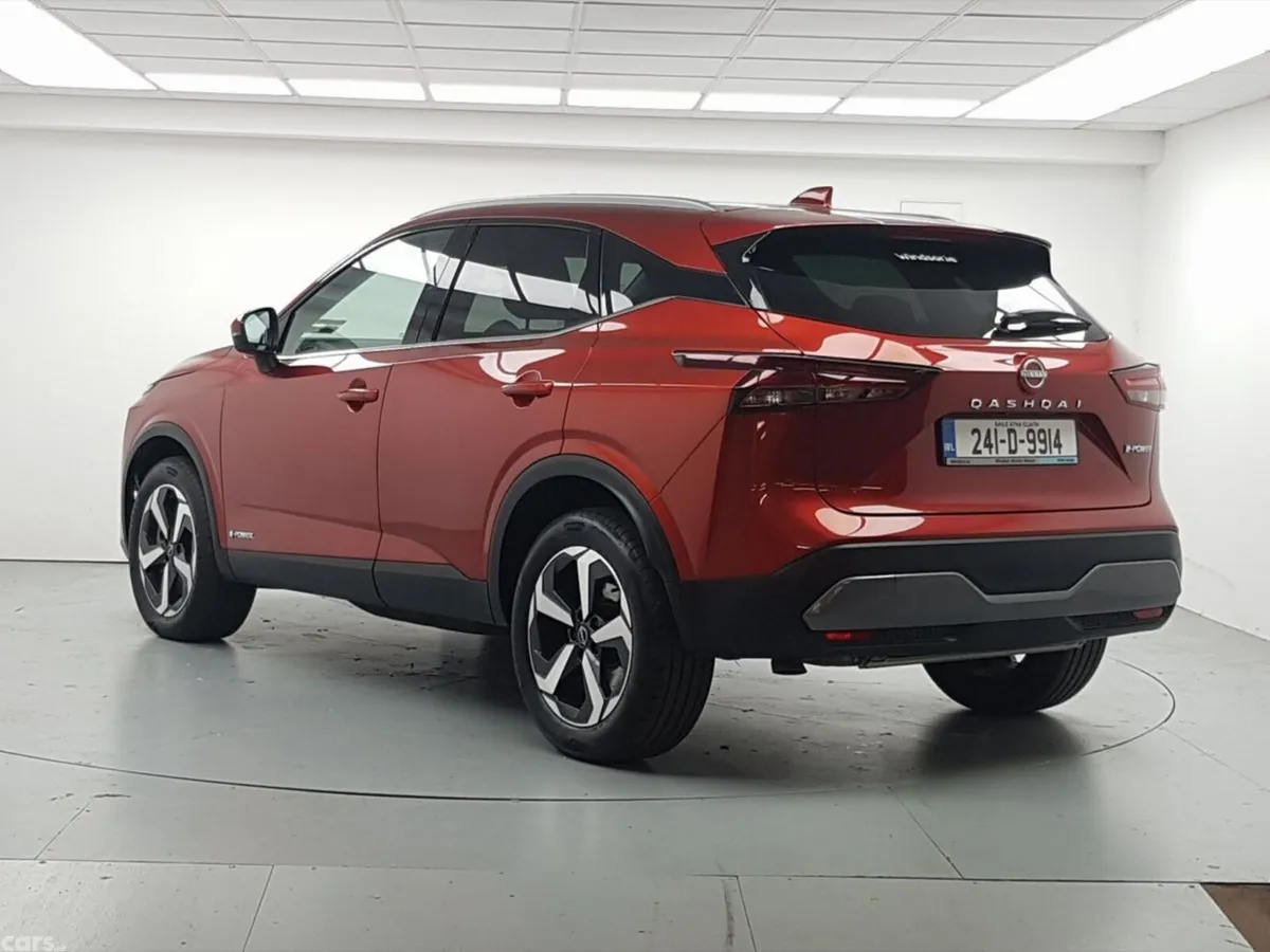 Nissan Qashqai MPV, Petrol, 2024, Red