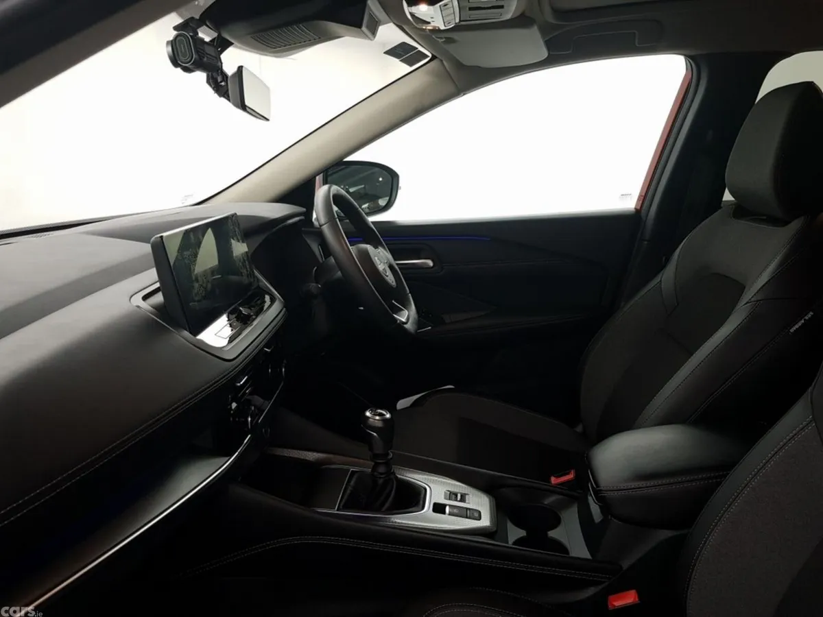 Nissan Qashqai MPV, Petrol Hybrid, 2025, Red