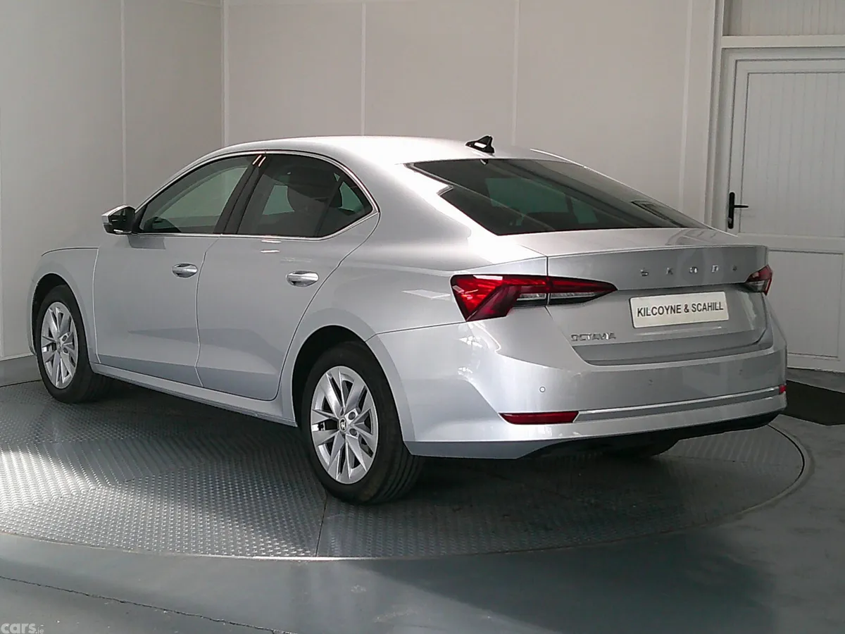Skoda Octavia Hatchback, Diesel, 2023, Silver