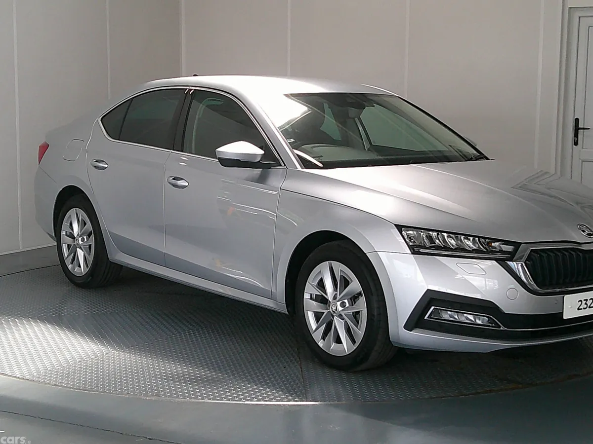Skoda Octavia Hatchback, Diesel, 2023, Silver