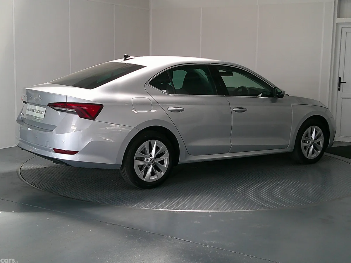 Skoda Octavia Hatchback, Diesel, 2023, Silver