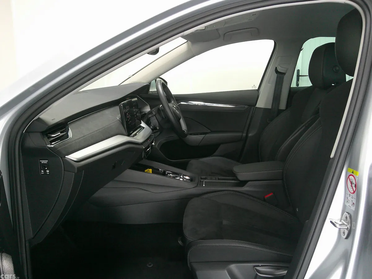 Skoda Octavia Hatchback, Diesel, 2023, Silver