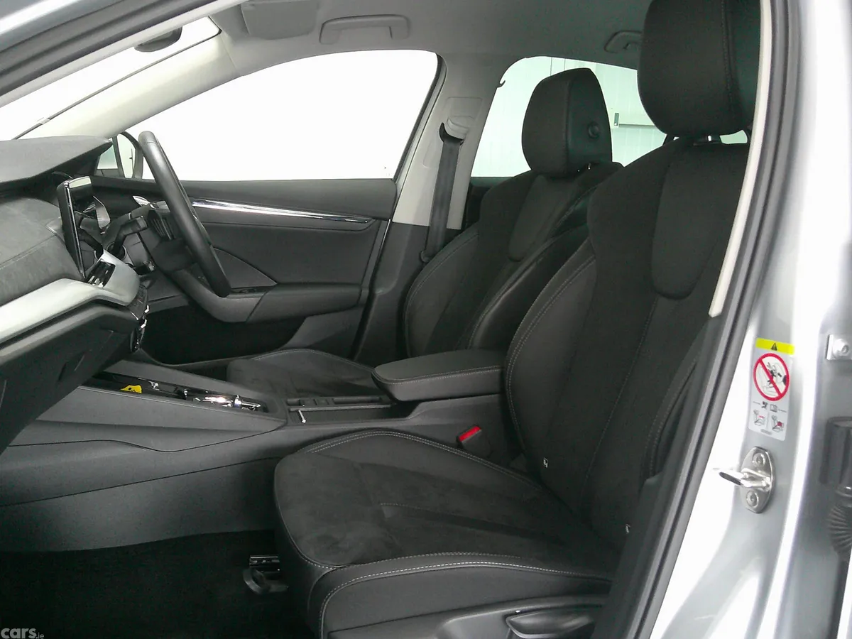 Skoda Octavia Hatchback, Diesel, 2023, Silver