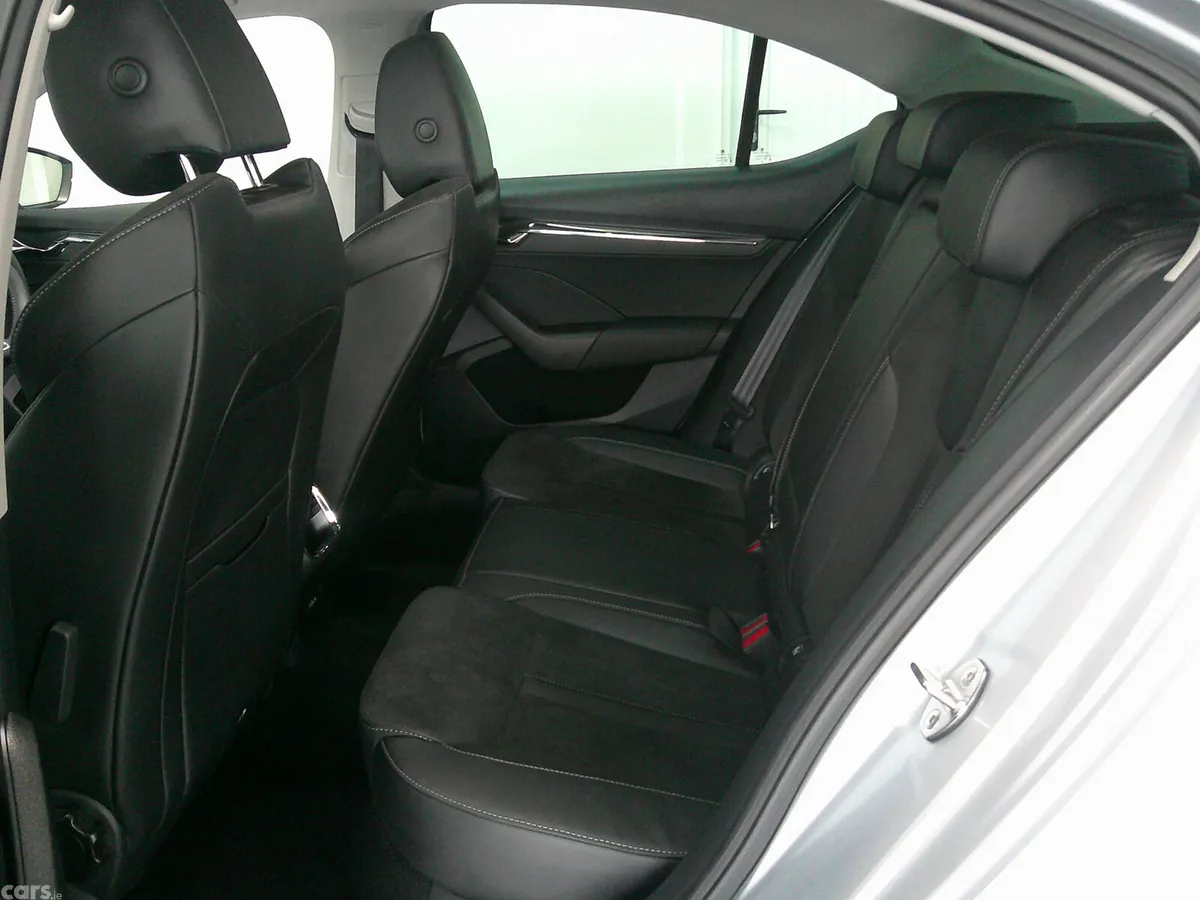 Skoda Octavia Hatchback, Diesel, 2023, Silver
