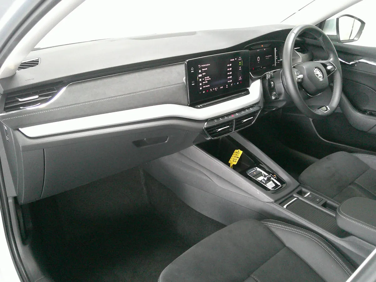 Skoda Octavia Hatchback, Diesel, 2023, Silver
