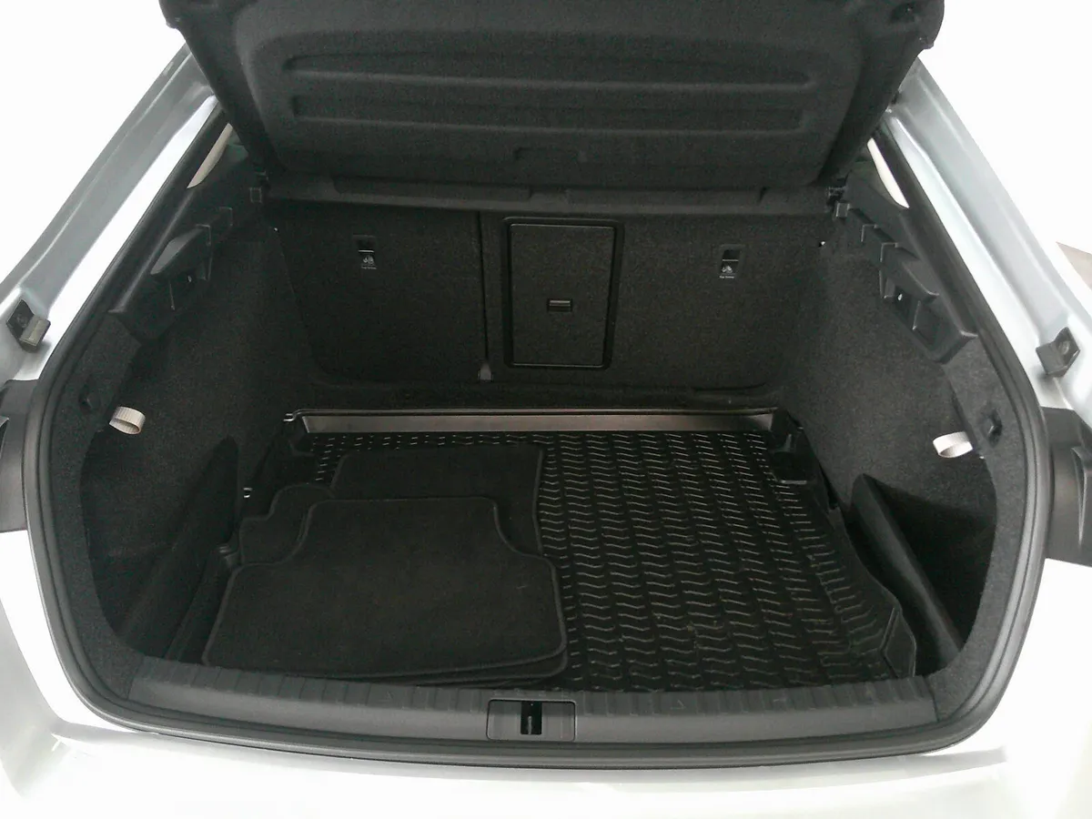 Skoda Octavia Hatchback, Diesel, 2023, Silver