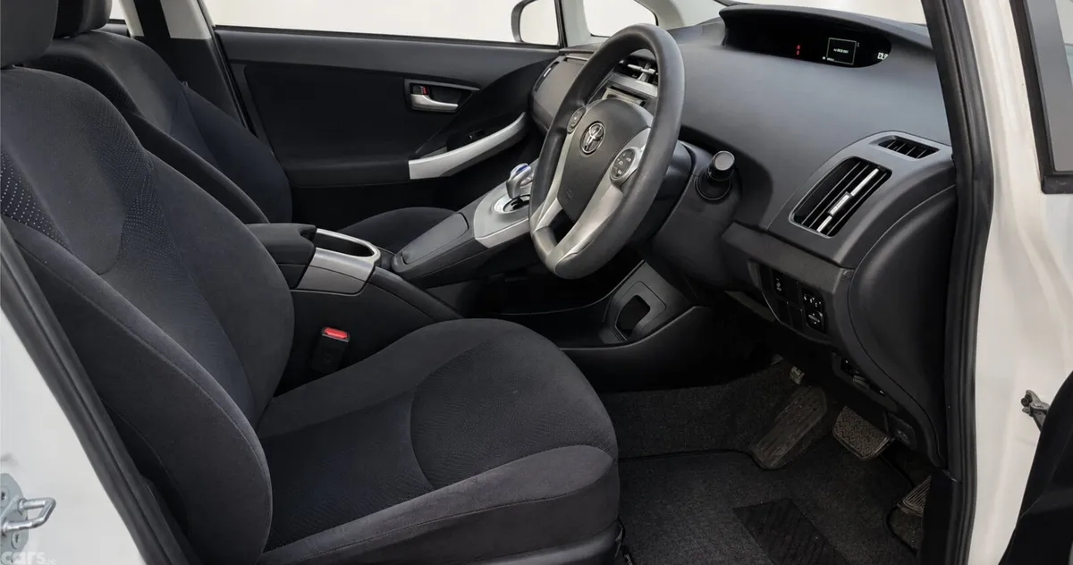 Toyota Prius Hatchback, Petrol Hybrid, 2015, White