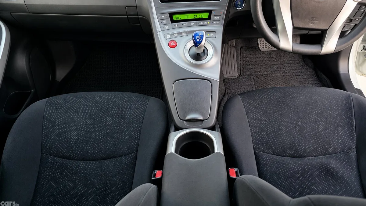 Toyota Prius Hatchback, Petrol Hybrid, 2015, White