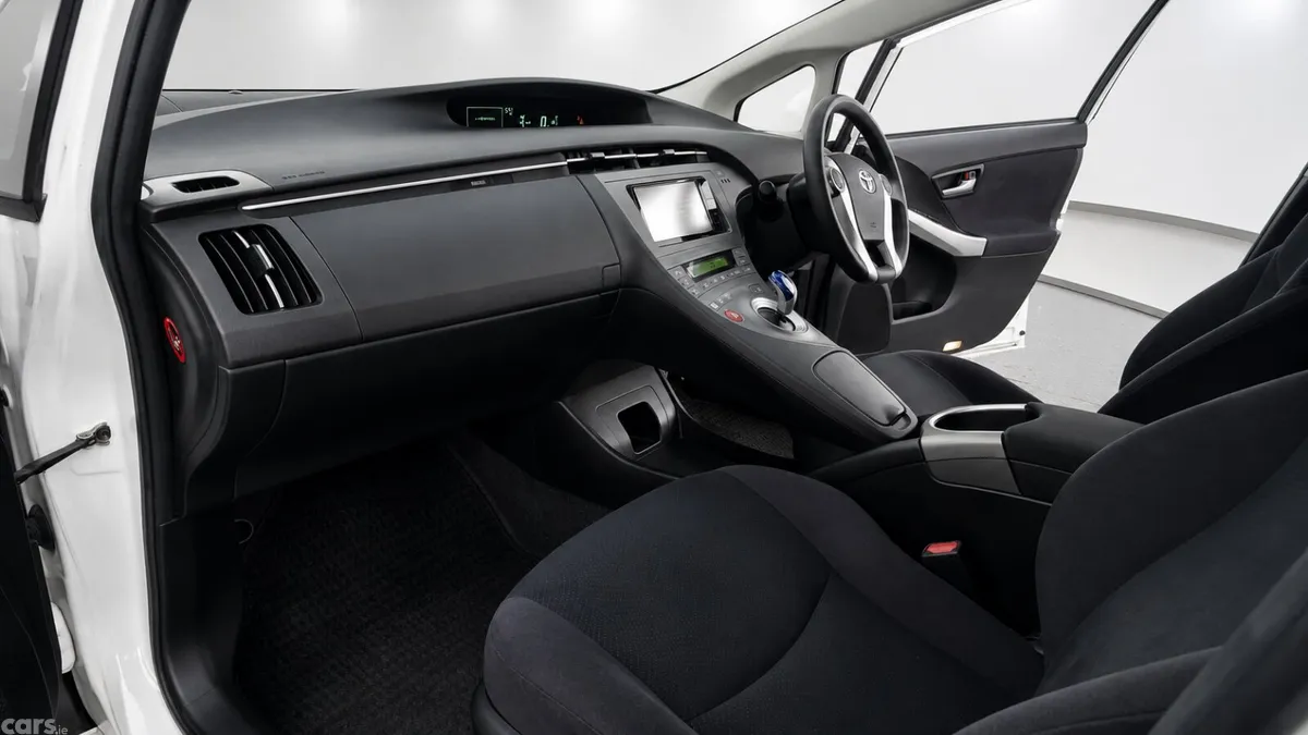 Toyota Prius Hatchback, Petrol Hybrid, 2015, White