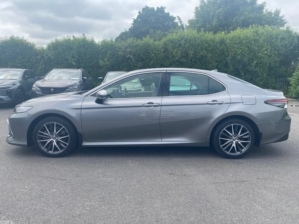Toyota Camry Saloon, Petrol Hybrid, 2023, Silver