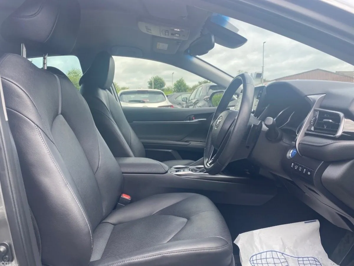 Toyota Camry Saloon, Petrol Hybrid, 2023, Silver