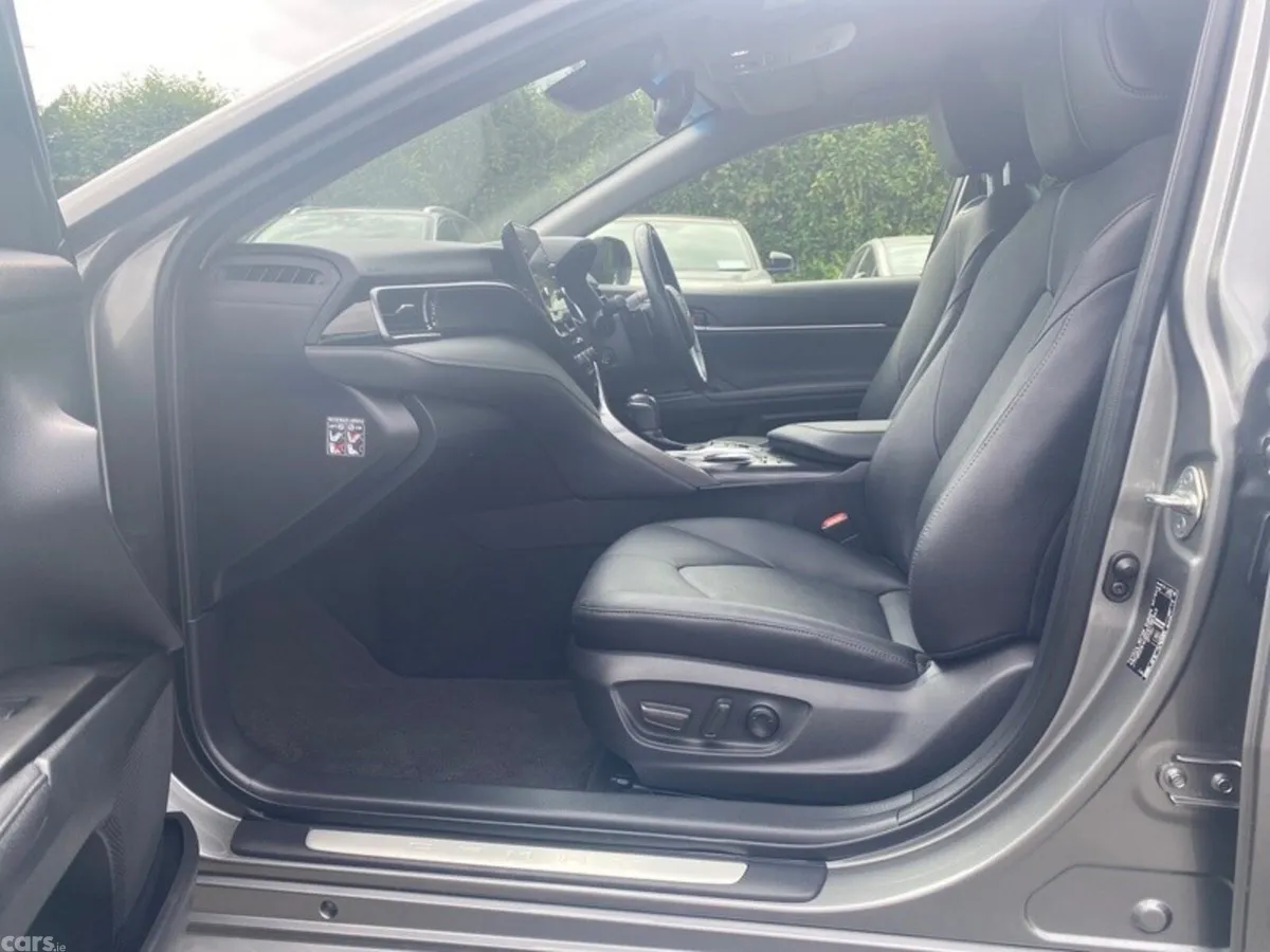Toyota Camry Saloon, Petrol Hybrid, 2023, Silver
