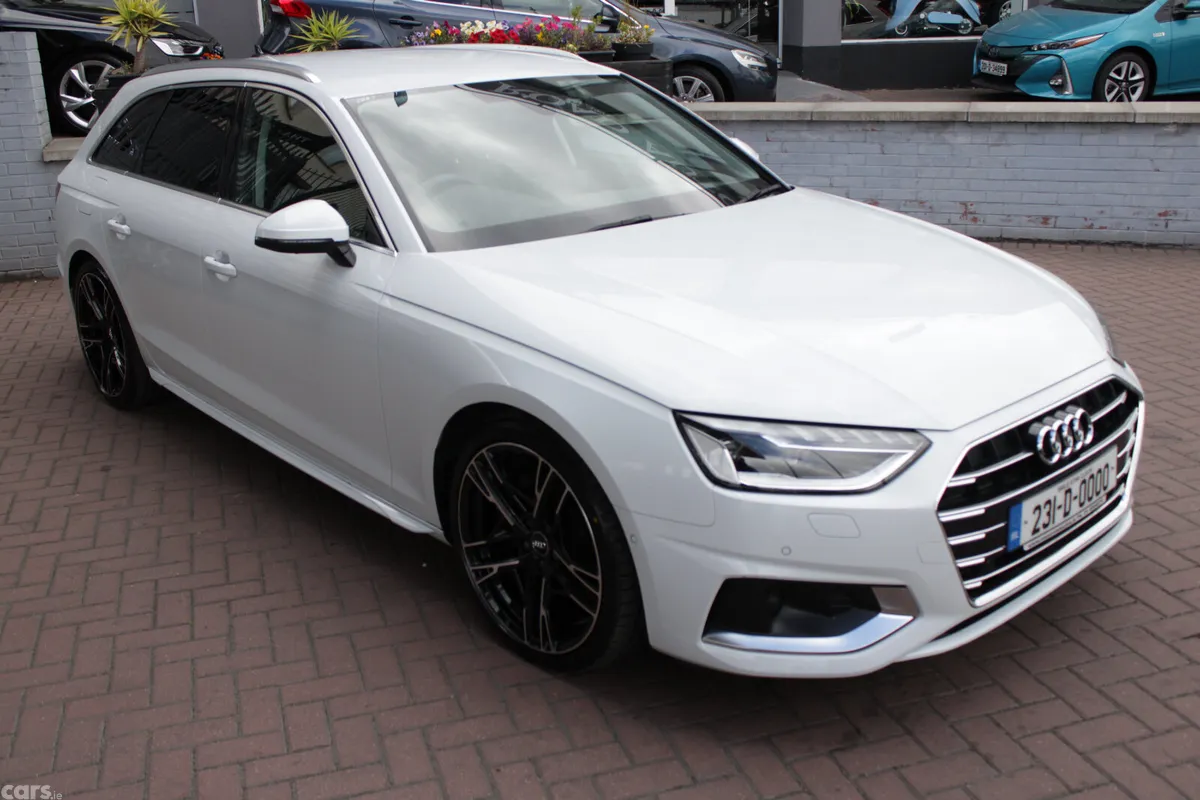 Audi A4 Estate, Petrol, 2023, White