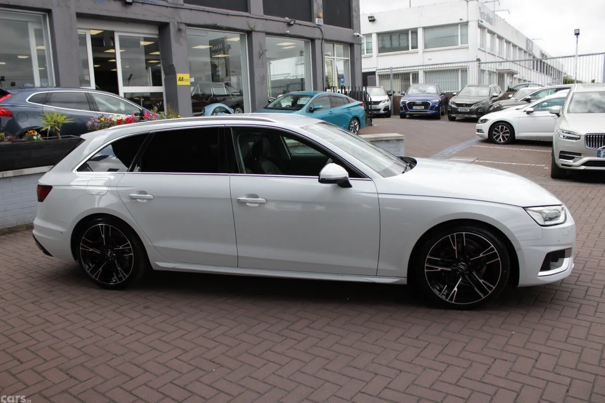 Audi A4 Estate, Petrol, 2023, White