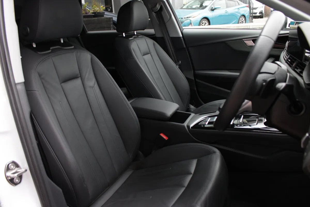Audi A4 Estate, Petrol, 2023, White